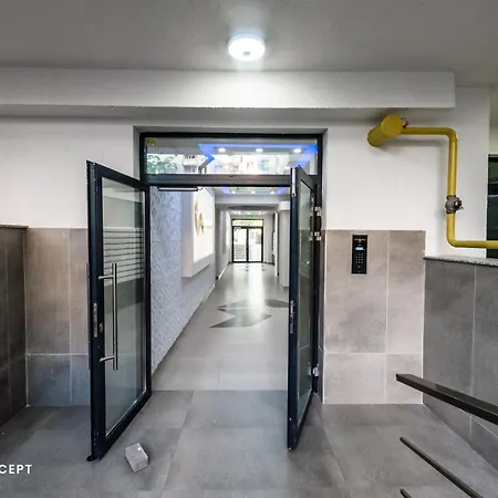 Spacious 806 Apartment *